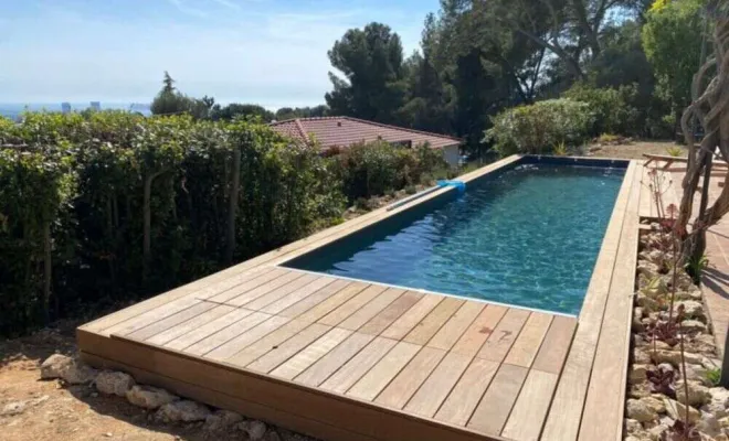 Terrasse de piscine en bois, Aubagne, LPB Piscines